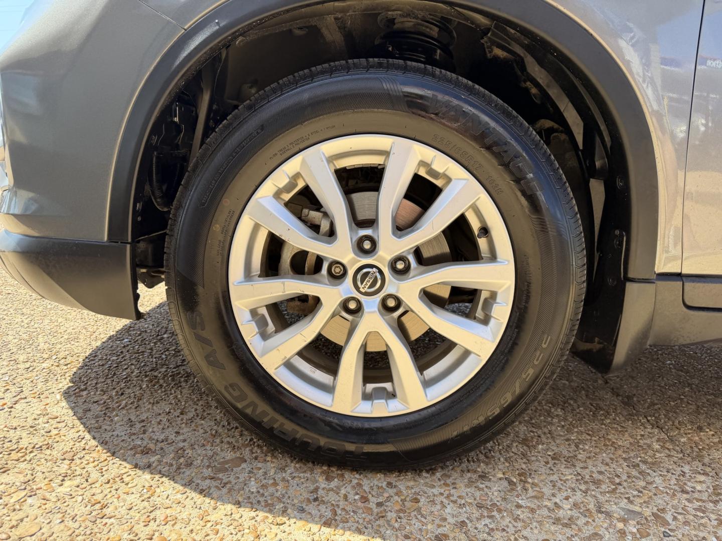 2019 GRAY NISSAN ROGUE S (5N1AT2MTXKC) , located at 922 W. Beacon St., Philadelphia, MS, 39350, (601) 650-3675, 32.770447, -89.127151 - Photo#7