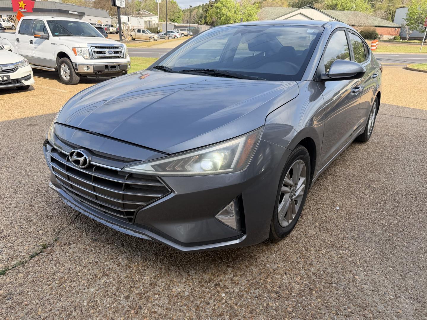 2019 GRAY HYUNDAI ELANTRA SEL (KMHD84LF4KU) , located at 922 W. Beacon St., Philadelphia, MS, 39350, (601) 650-3675, 32.770447, -89.127151- Photo#2