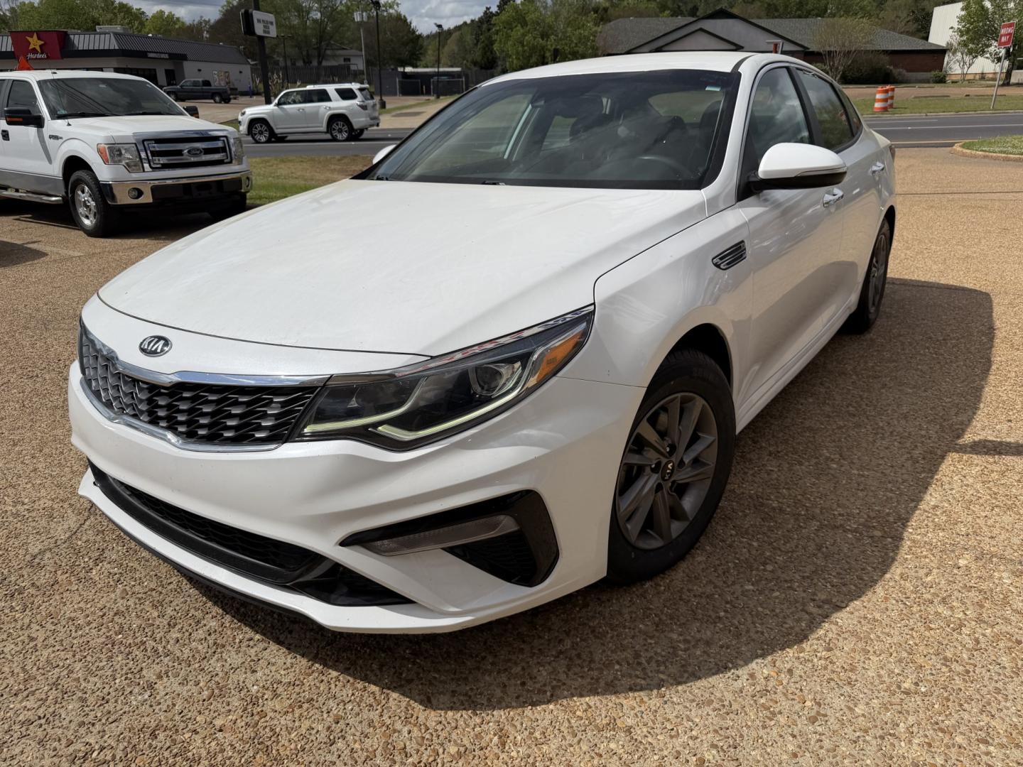 2020 WHITE KIA OPTIMA LX (5XXGT4L39LG) , located at 922 W. Beacon St., Philadelphia, MS, 39350, (601) 650-3675, 32.770447, -89.127151 - Photo#2