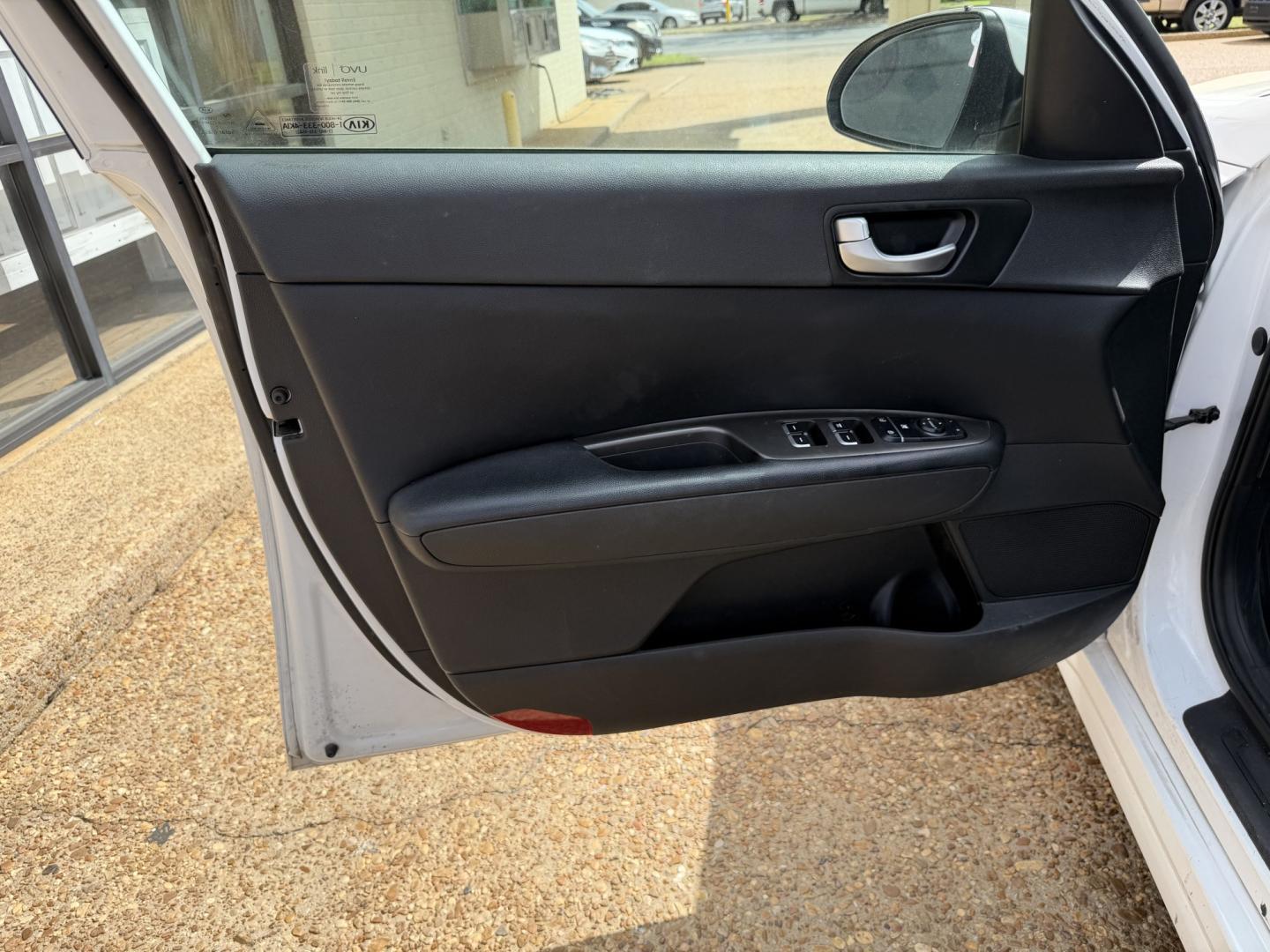 2020 WHITE KIA OPTIMA LX (5XXGT4L39LG) , located at 922 W. Beacon St., Philadelphia, MS, 39350, (601) 650-3675, 32.770447, -89.127151 - Photo#8