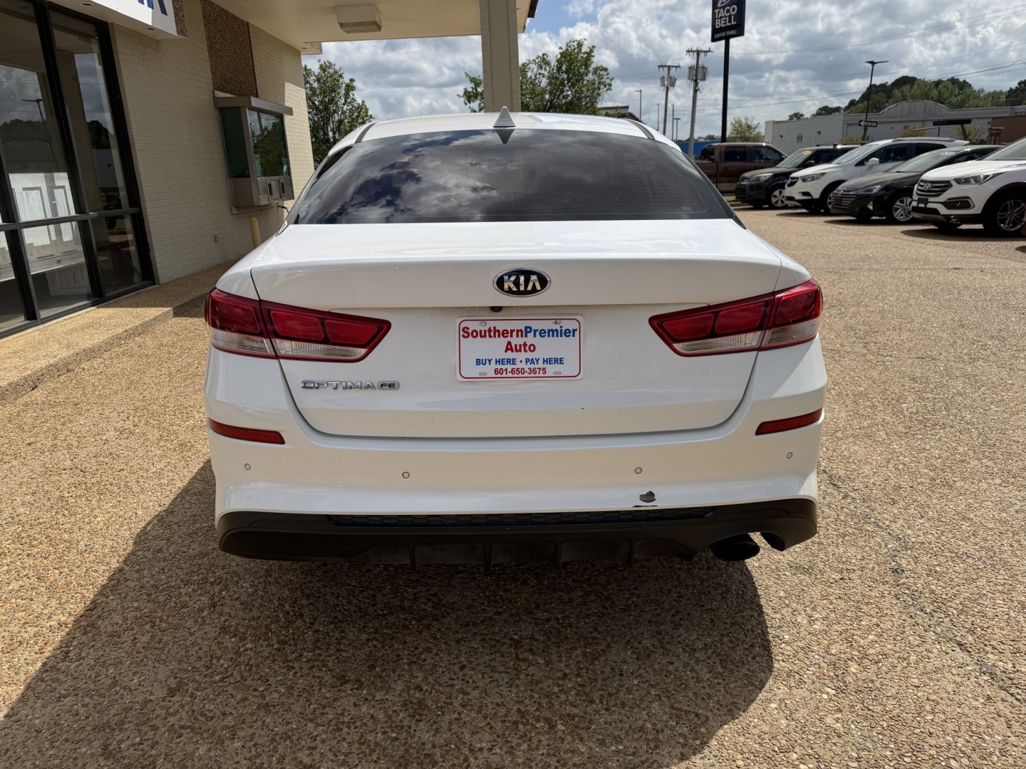 2020 WHITE KIA OPTIMA LX (5XXGT4L33LG) , located at 922 W. Beacon St., Philadelphia, MS, 39350, (601) 650-3675, 32.770447, -89.127151 - Photo#4