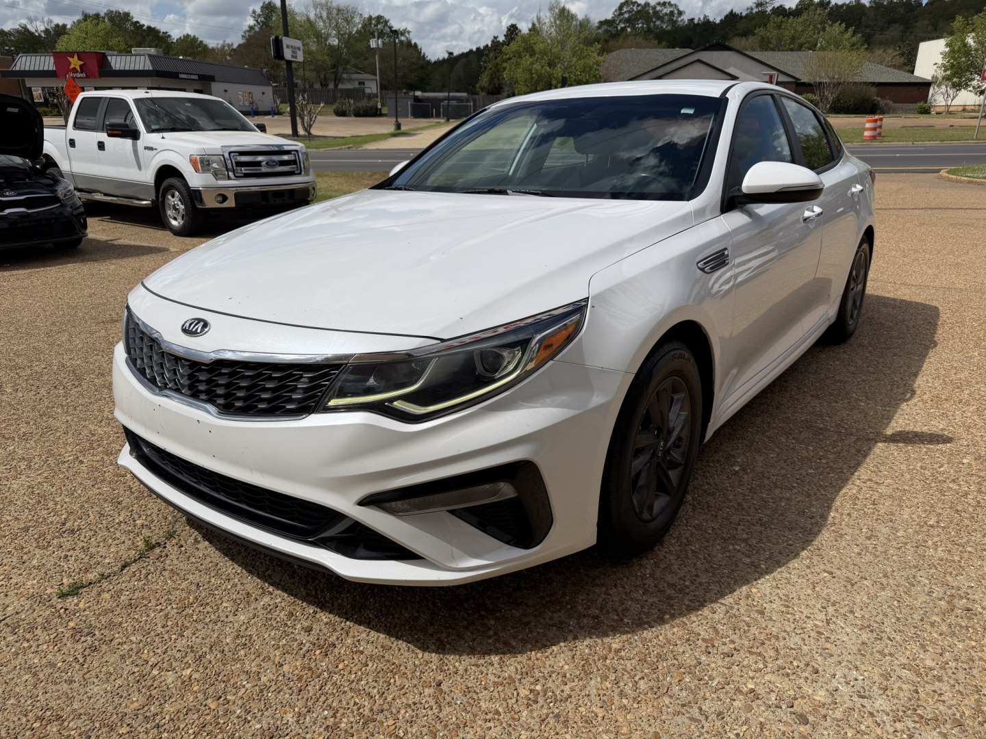 2020 WHITE KIA OPTIMA LX (5XXGT4L33LG) , located at 922 W. Beacon St., Philadelphia, MS, 39350, (601) 650-3675, 32.770447, -89.127151 - Photo#2