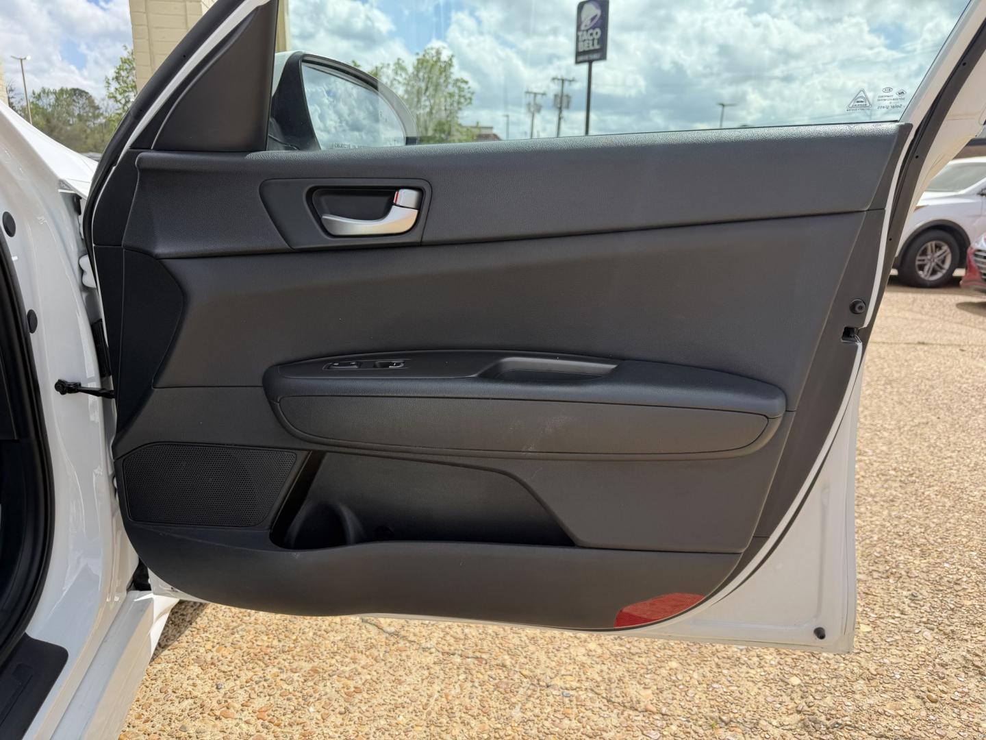 2020 WHITE KIA OPTIMA LX (5XXGT4L33LG) , located at 922 W. Beacon St., Philadelphia, MS, 39350, (601) 650-3675, 32.770447, -89.127151- Photo#11