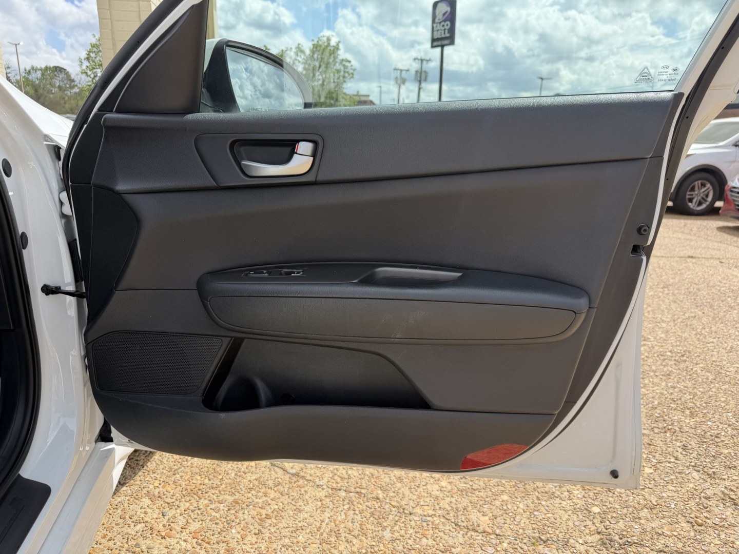 2020 WHITE KIA OPTIMA LX (5XXGT4L33LG) , located at 922 W. Beacon St., Philadelphia, MS, 39350, (601) 650-3675, 32.770447, -89.127151 - Photo#11