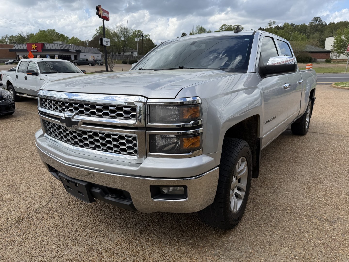 2015 SILVER CHEVROLET SILVERADO LT (1GCUKREC5FF) , located at 922 W. Beacon St., Philadelphia, MS, 39350, (601) 650-3675, 32.770447, -89.127151 - Photo#2