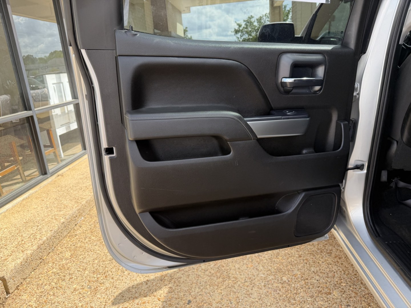 2015 SILVER CHEVROLET SILVERADO LT (1GCUKREC5FF) , located at 922 W. Beacon St., Philadelphia, MS, 39350, (601) 650-3675, 32.770447, -89.127151 - Photo#12