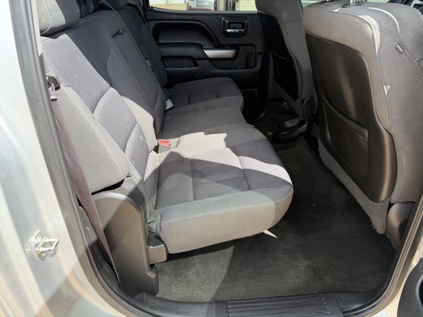 2015 SILVER CHEVROLET SILVERADO LT (1GCUKREC5FF) , located at 922 W. Beacon St., Philadelphia, MS, 39350, (601) 650-3675, 32.770447, -89.127151 - Photo#14