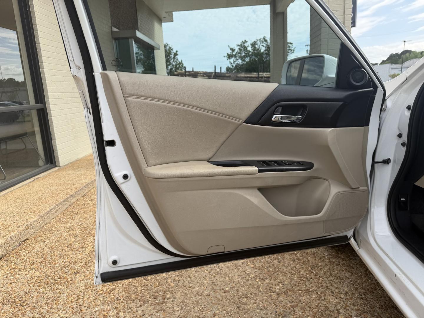 2014 WHITE HONDA ACCORD EX (1HGCR2F7XEA) , located at 922 W. Beacon St., Philadelphia, MS, 39350, (601) 650-3675, 32.770447, -89.127151- Photo#8