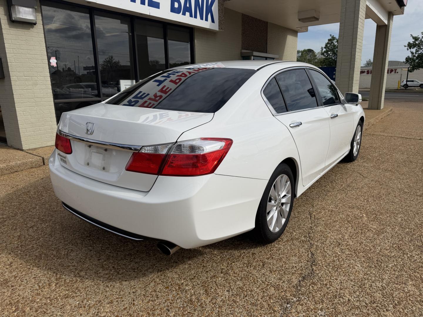 2014 WHITE HONDA ACCORD EX (1HGCR2F7XEA) , located at 922 W. Beacon St., Philadelphia, MS, 39350, (601) 650-3675, 32.770447, -89.127151- Photo#5