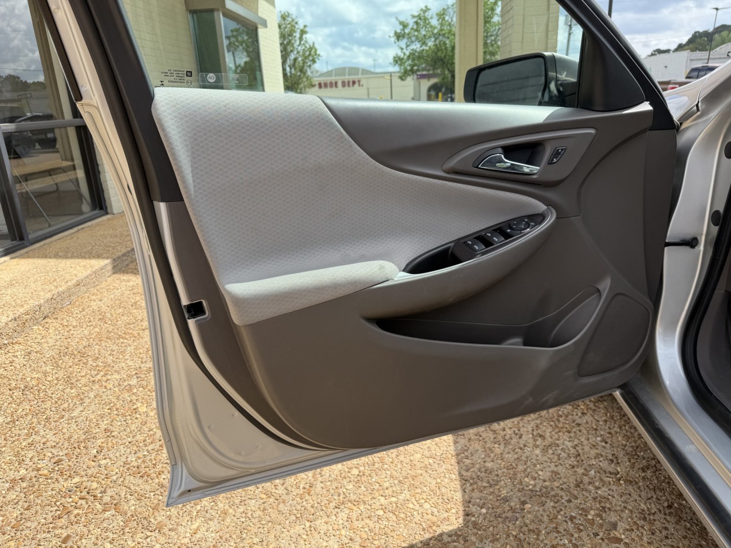 2020 SILVER CHEVROLET MALIBU LS (1FL) (1G1ZC5ST3LF) , located at 922 W. Beacon St., Philadelphia, MS, 39350, (601) 650-3675, 32.770447, -89.127151 - Photo#8