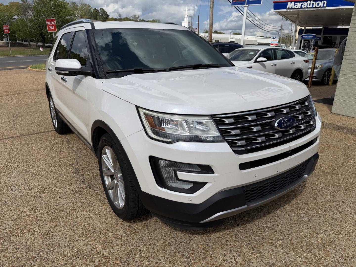 2016 WHITE FORD EXPLORER LIMITED Limited (1FM5K7F85GG) , located at 922 W. Beacon St., Philadelphia, MS, 39350, (601) 650-3675, 32.770447, -89.127151- Photo#0