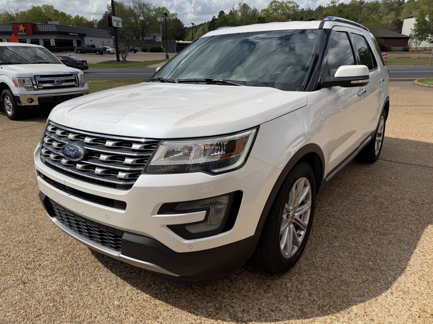 2016 WHITE FORD EXPLORER LIMITED Limited (1FM5K7F85GG) , located at 922 W. Beacon St., Philadelphia, MS, 39350, (601) 650-3675, 32.770447, -89.127151 - Photo#2