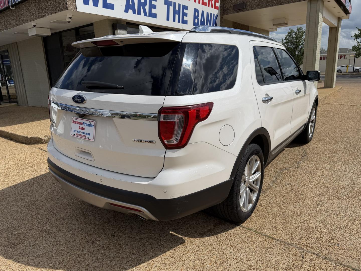 2016 WHITE FORD EXPLORER LIMITED Limited (1FM5K7F85GG) , located at 922 W. Beacon St., Philadelphia, MS, 39350, (601) 650-3675, 32.770447, -89.127151- Photo#5