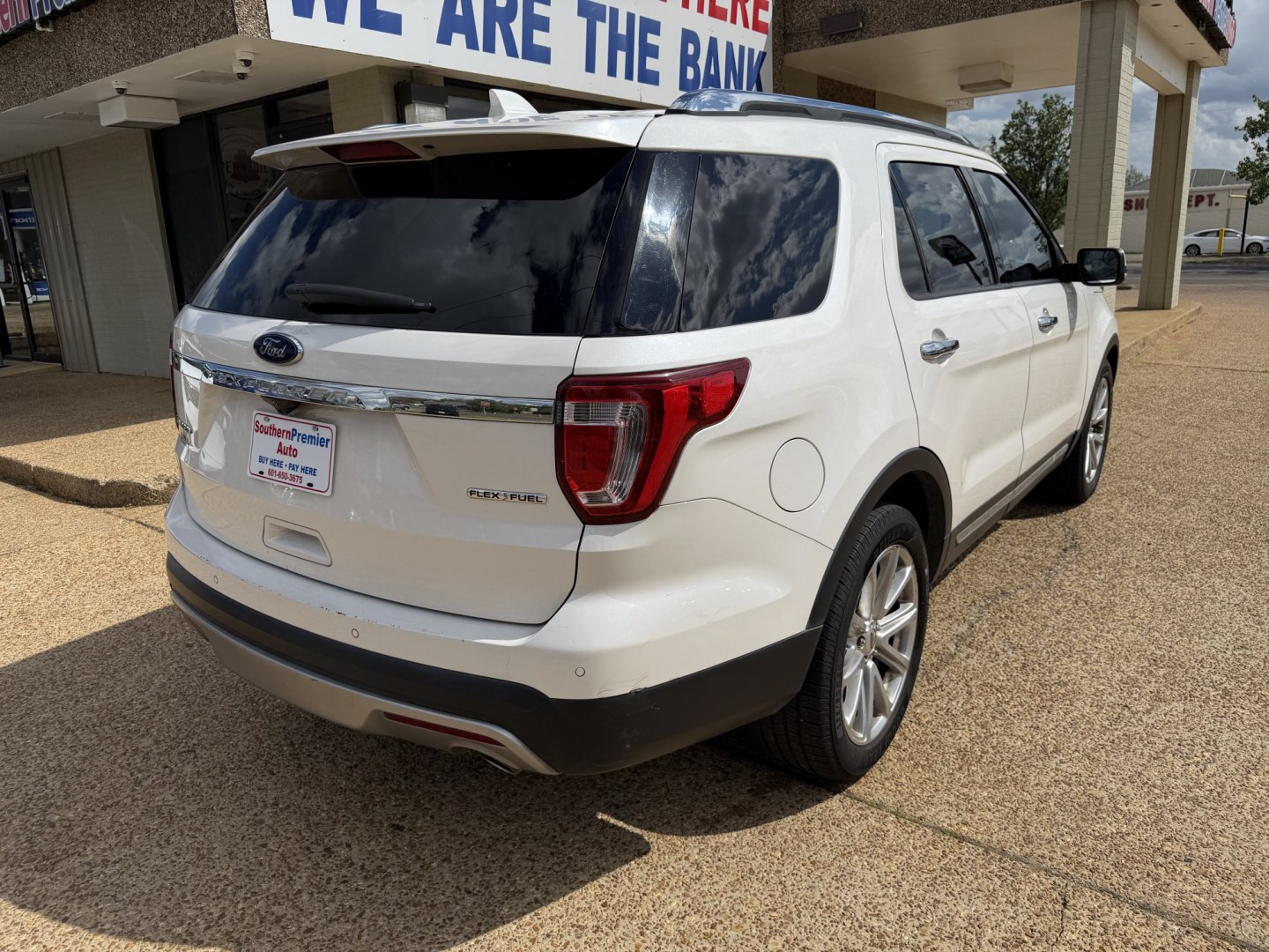 2016 WHITE FORD EXPLORER LIMITED Limited (1FM5K7F85GG) , located at 922 W. Beacon St., Philadelphia, MS, 39350, (601) 650-3675, 32.770447, -89.127151 - Photo#5