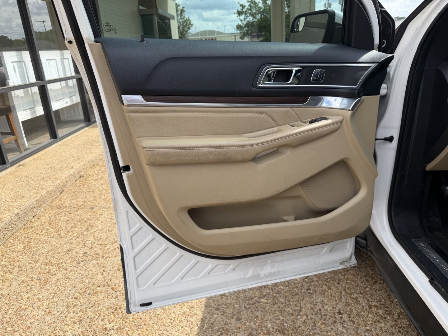 2016 WHITE FORD EXPLORER LIMITED Limited (1FM5K7F85GG) , located at 922 W. Beacon St., Philadelphia, MS, 39350, (601) 650-3675, 32.770447, -89.127151 - Photo#8