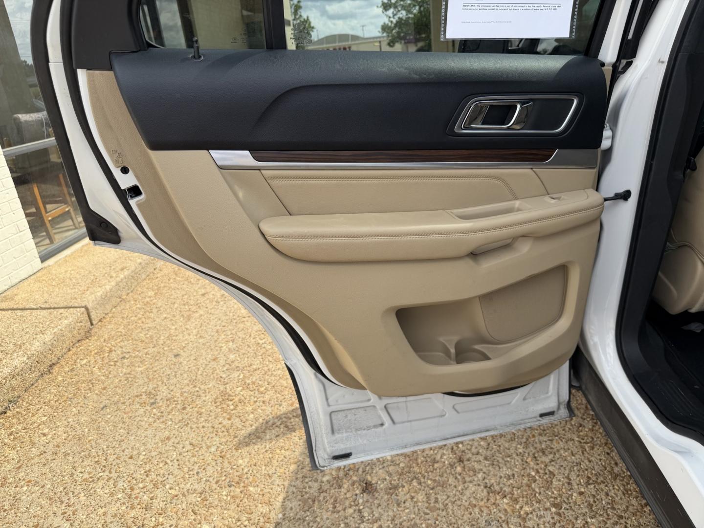2016 WHITE FORD EXPLORER LIMITED Limited (1FM5K7F85GG) , located at 922 W. Beacon St., Philadelphia, MS, 39350, (601) 650-3675, 32.770447, -89.127151- Photo#12