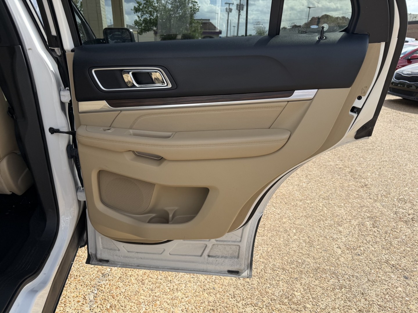 2016 WHITE FORD EXPLORER LIMITED Limited (1FM5K7F85GG) , located at 922 W. Beacon St., Philadelphia, MS, 39350, (601) 650-3675, 32.770447, -89.127151 - Photo#15
