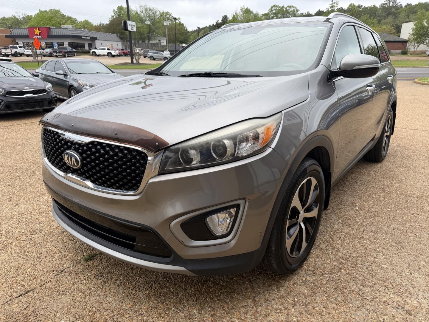 2017 GRAY KIA SORENTO EX (5XYPH4A54HG) , located at 922 W. Beacon St., Philadelphia, MS, 39350, (601) 650-3675, 32.770447, -89.127151 - Photo#2