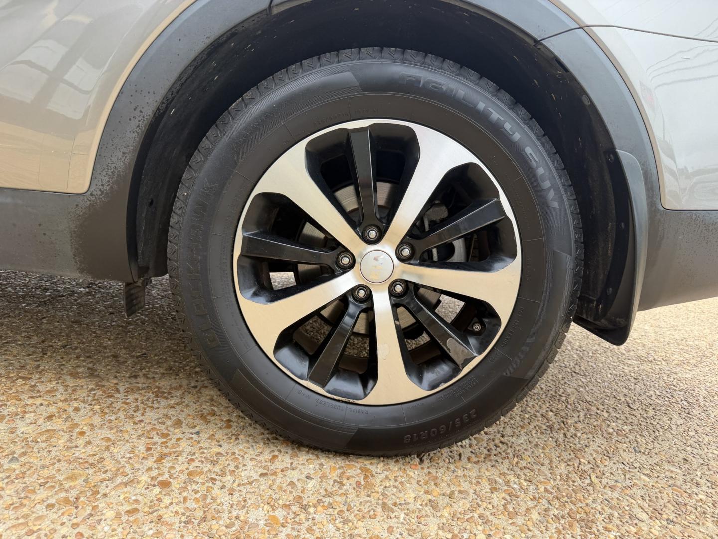 2017 GRAY KIA SORENTO EX (5XYPH4A54HG) , located at 922 W. Beacon St., Philadelphia, MS, 39350, (601) 650-3675, 32.770447, -89.127151 - Photo#7