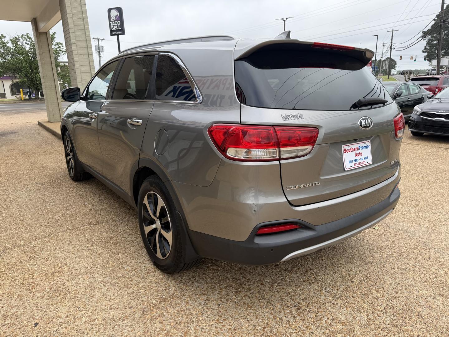 2017 GRAY KIA SORENTO EX (5XYPH4A54HG) , located at 922 W. Beacon St., Philadelphia, MS, 39350, (601) 650-3675, 32.770447, -89.127151 - Photo#3