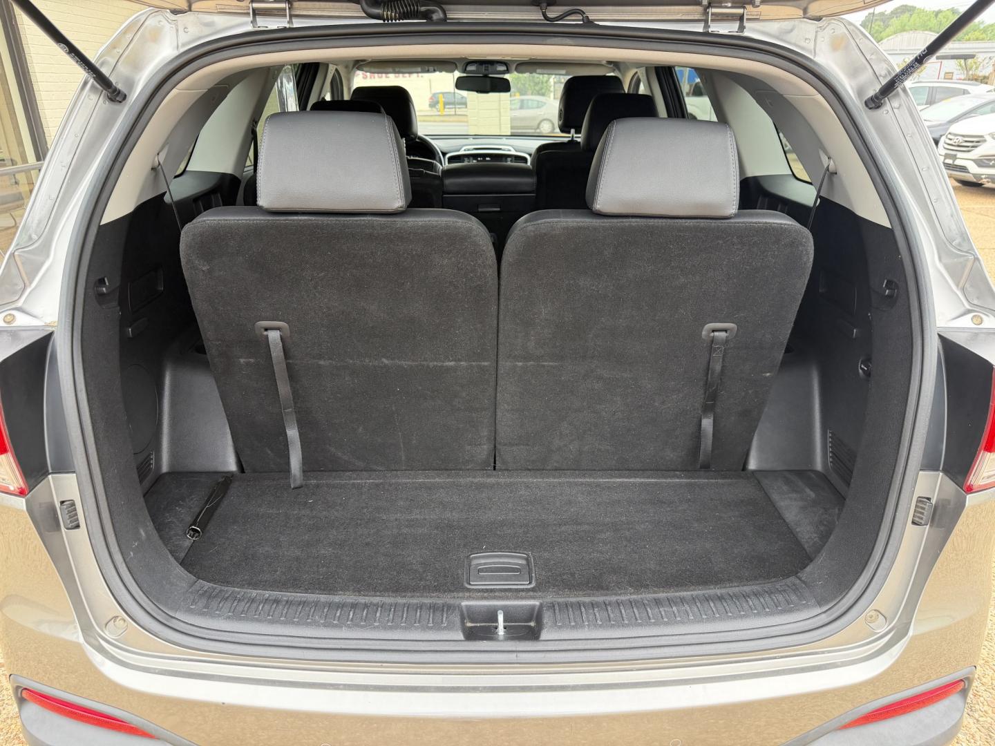 2017 GRAY KIA SORENTO EX (5XYPH4A54HG) , located at 922 W. Beacon St., Philadelphia, MS, 39350, (601) 650-3675, 32.770447, -89.127151 - Photo#19