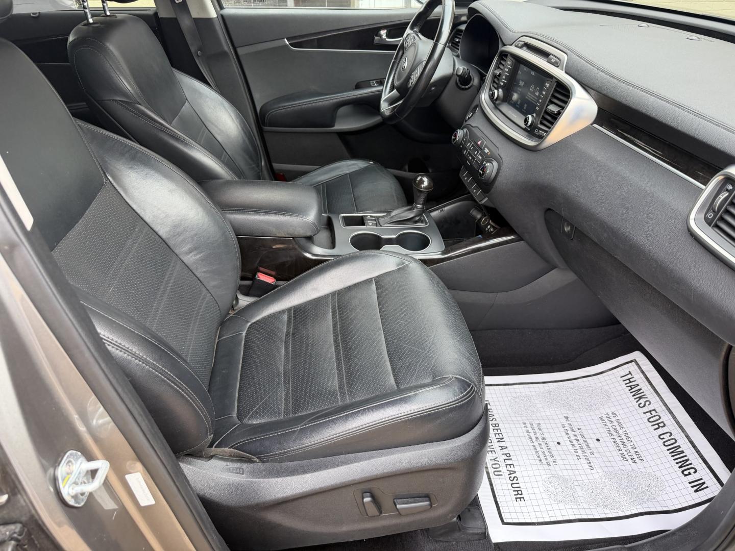 2017 GRAY KIA SORENTO EX (5XYPH4A54HG) , located at 922 W. Beacon St., Philadelphia, MS, 39350, (601) 650-3675, 32.770447, -89.127151 - Photo#10