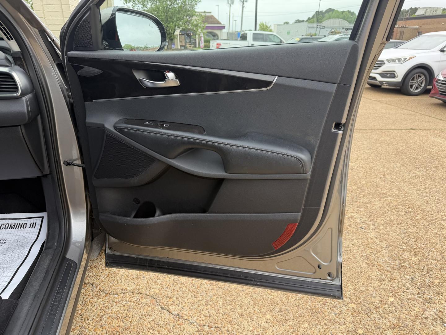 2017 GRAY KIA SORENTO EX (5XYPH4A54HG) , located at 922 W. Beacon St., Philadelphia, MS, 39350, (601) 650-3675, 32.770447, -89.127151 - Photo#11