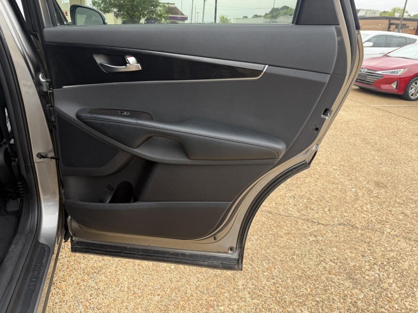 2017 GRAY KIA SORENTO EX (5XYPH4A54HG) , located at 922 W. Beacon St., Philadelphia, MS, 39350, (601) 650-3675, 32.770447, -89.127151 - Photo#15