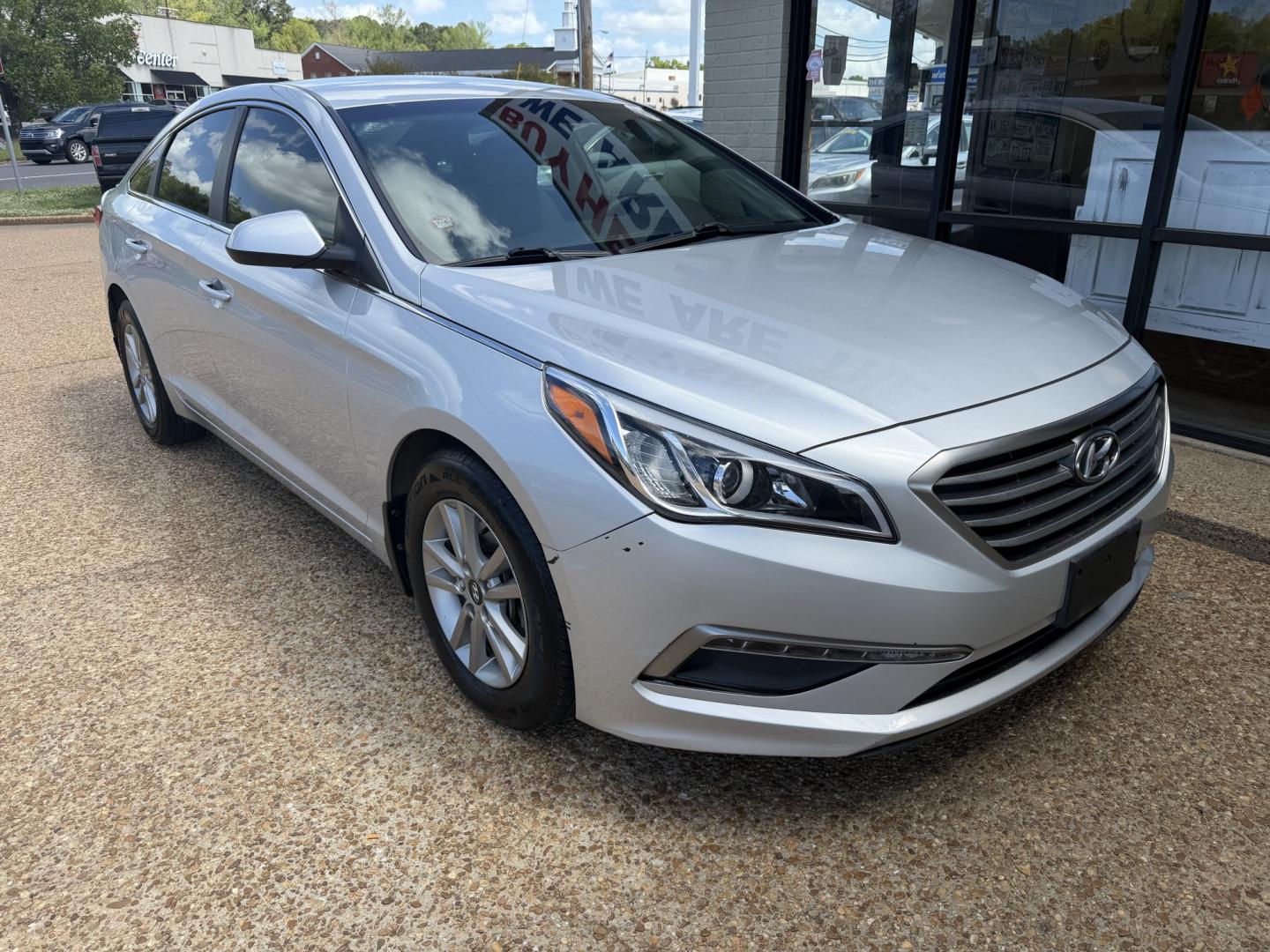 2015 SILVER HYUNDAI SONATA SE (5NPE24AF5FH) , located at 922 W. Beacon St., Philadelphia, MS, 39350, (601) 650-3675, 32.770447, -89.127151 - Photo#0