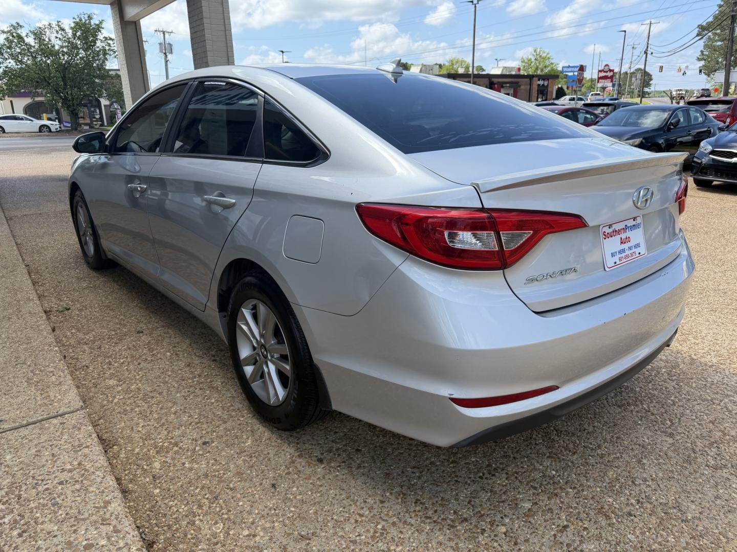 2015 SILVER HYUNDAI SONATA SE (5NPE24AF5FH) , located at 922 W. Beacon St., Philadelphia, MS, 39350, (601) 650-3675, 32.770447, -89.127151 - Photo#3