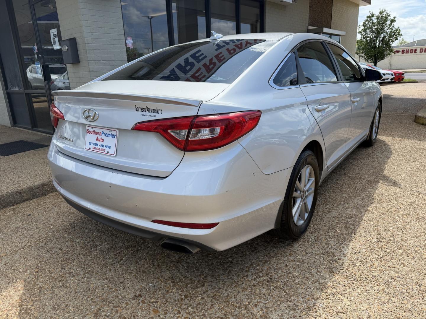 2015 SILVER HYUNDAI SONATA SE (5NPE24AF5FH) , located at 922 W. Beacon St., Philadelphia, MS, 39350, (601) 650-3675, 32.770447, -89.127151 - Photo#5