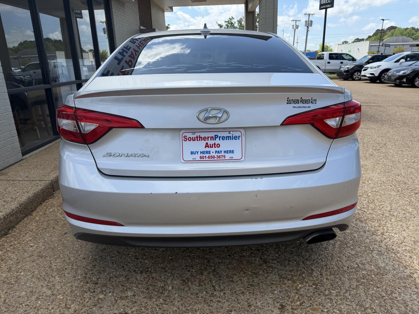 2015 SILVER HYUNDAI SONATA SE (5NPE24AF5FH) , located at 922 W. Beacon St., Philadelphia, MS, 39350, (601) 650-3675, 32.770447, -89.127151 - Photo#4