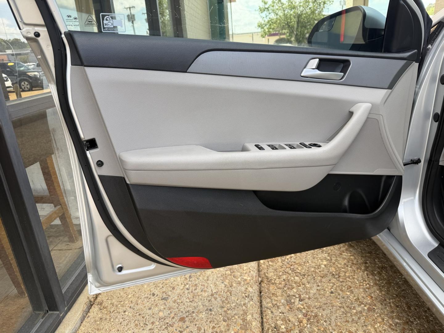 2015 SILVER HYUNDAI SONATA SE (5NPE24AF5FH) , located at 922 W. Beacon St., Philadelphia, MS, 39350, (601) 650-3675, 32.770447, -89.127151 - Photo#8