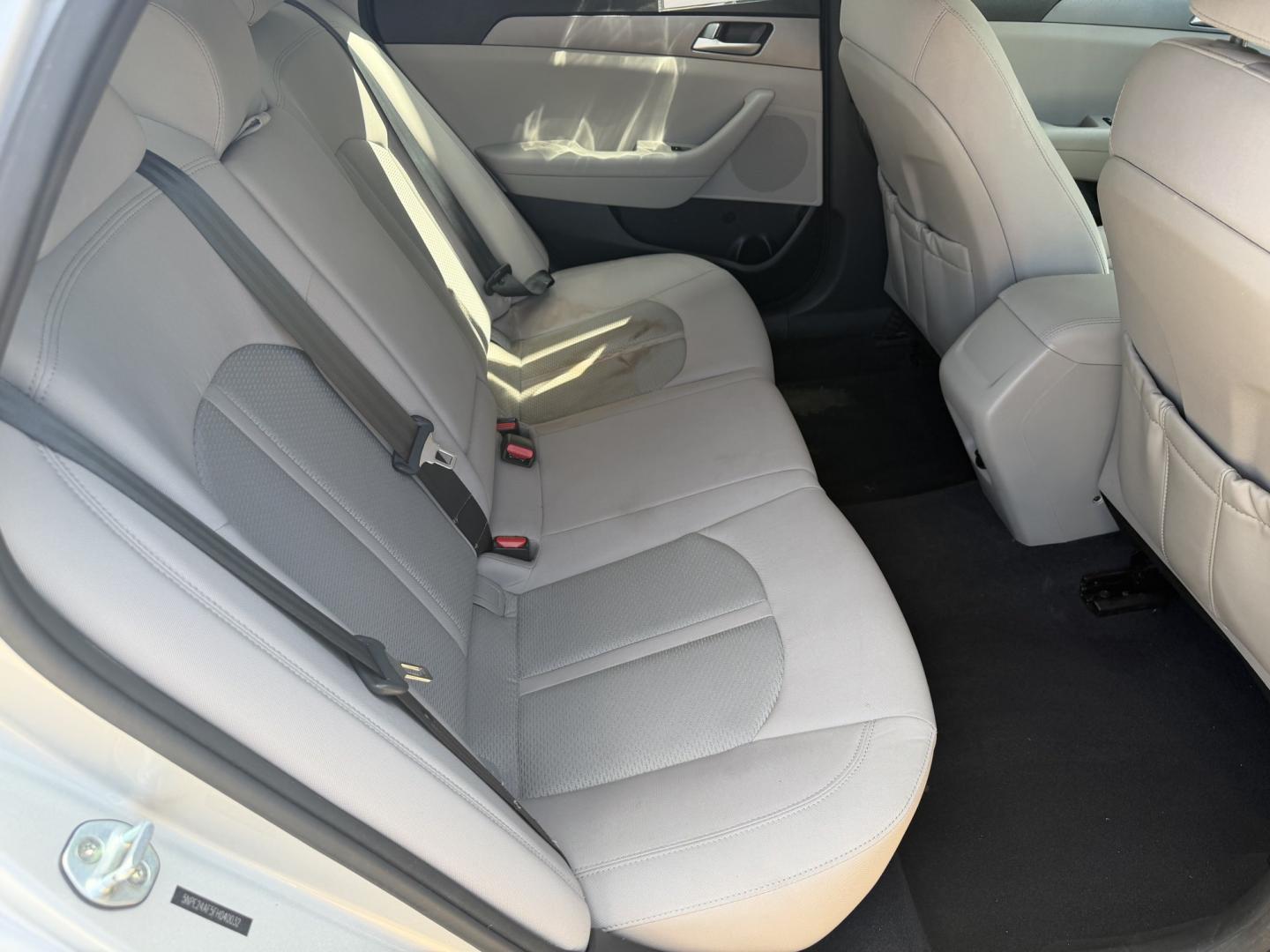 2015 SILVER HYUNDAI SONATA SE (5NPE24AF5FH) , located at 922 W. Beacon St., Philadelphia, MS, 39350, (601) 650-3675, 32.770447, -89.127151 - Photo#14