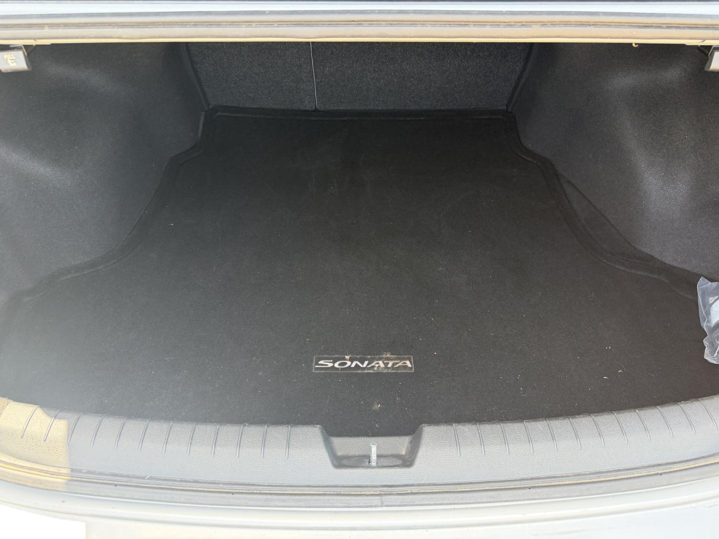 2015 SILVER HYUNDAI SONATA SE (5NPE24AF5FH) , located at 922 W. Beacon St., Philadelphia, MS, 39350, (601) 650-3675, 32.770447, -89.127151 - Photo#18