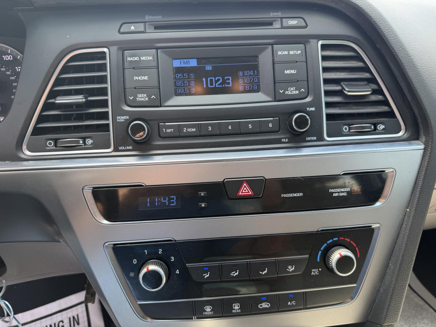 2015 SILVER HYUNDAI SONATA SE (5NPE24AF5FH) , located at 922 W. Beacon St., Philadelphia, MS, 39350, (601) 650-3675, 32.770447, -89.127151 - Photo#17