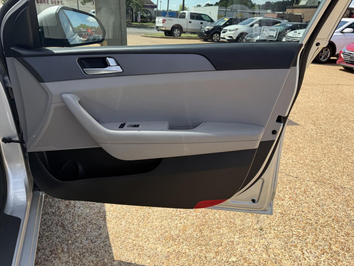 2015 SILVER HYUNDAI SONATA SE (5NPE24AF5FH) , located at 922 W. Beacon St., Philadelphia, MS, 39350, (601) 650-3675, 32.770447, -89.127151 - Photo#11
