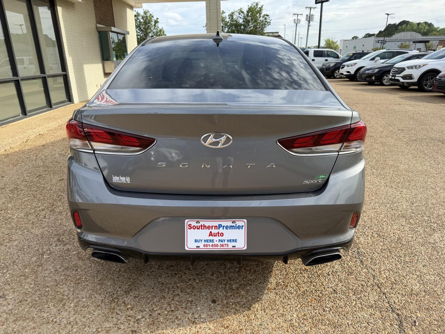 2018 GRAY HYUNDAI SONATA SPORT (5NPE34AF2JH) , located at 922 W. Beacon St., Philadelphia, MS, 39350, (601) 650-3675, 32.770447, -89.127151 - Photo#4