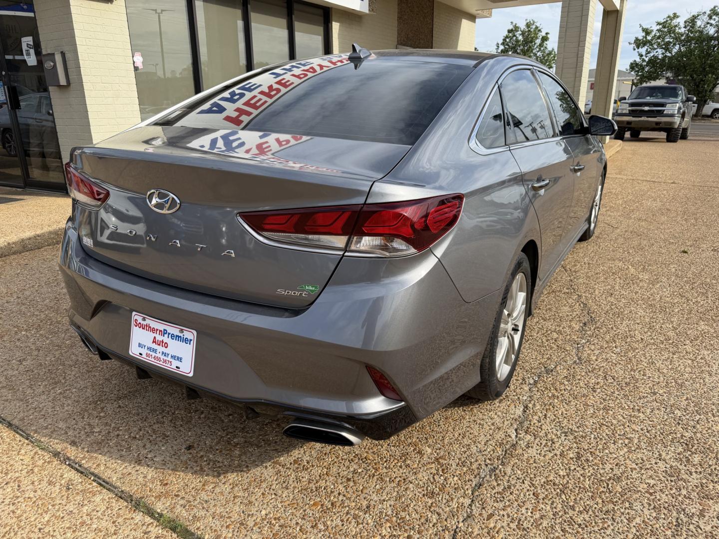 2018 GRAY HYUNDAI SONATA SPORT (5NPE34AF2JH) , located at 922 W. Beacon St., Philadelphia, MS, 39350, (601) 650-3675, 32.770447, -89.127151 - Photo#5