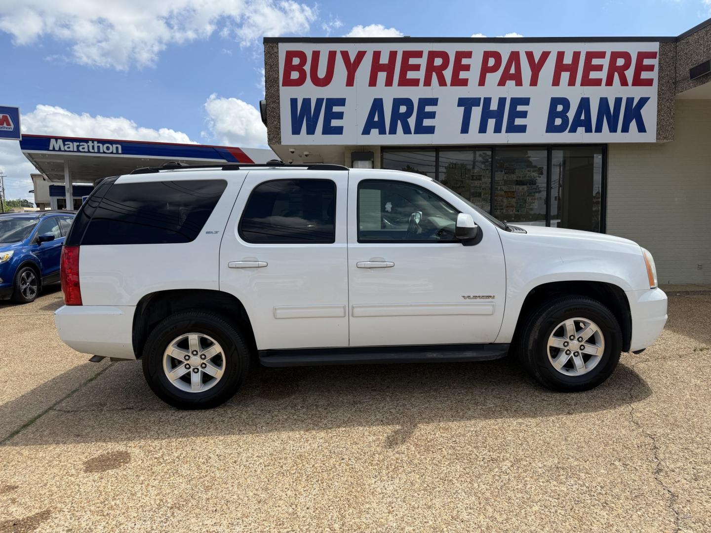 2011 WHITE GMC YUKON SLT1 (1GKS2CE03BR) , located at 922 W. Beacon St., Philadelphia, MS, 39350, (601) 650-3675, 32.770447, -89.127151 - Photo#6