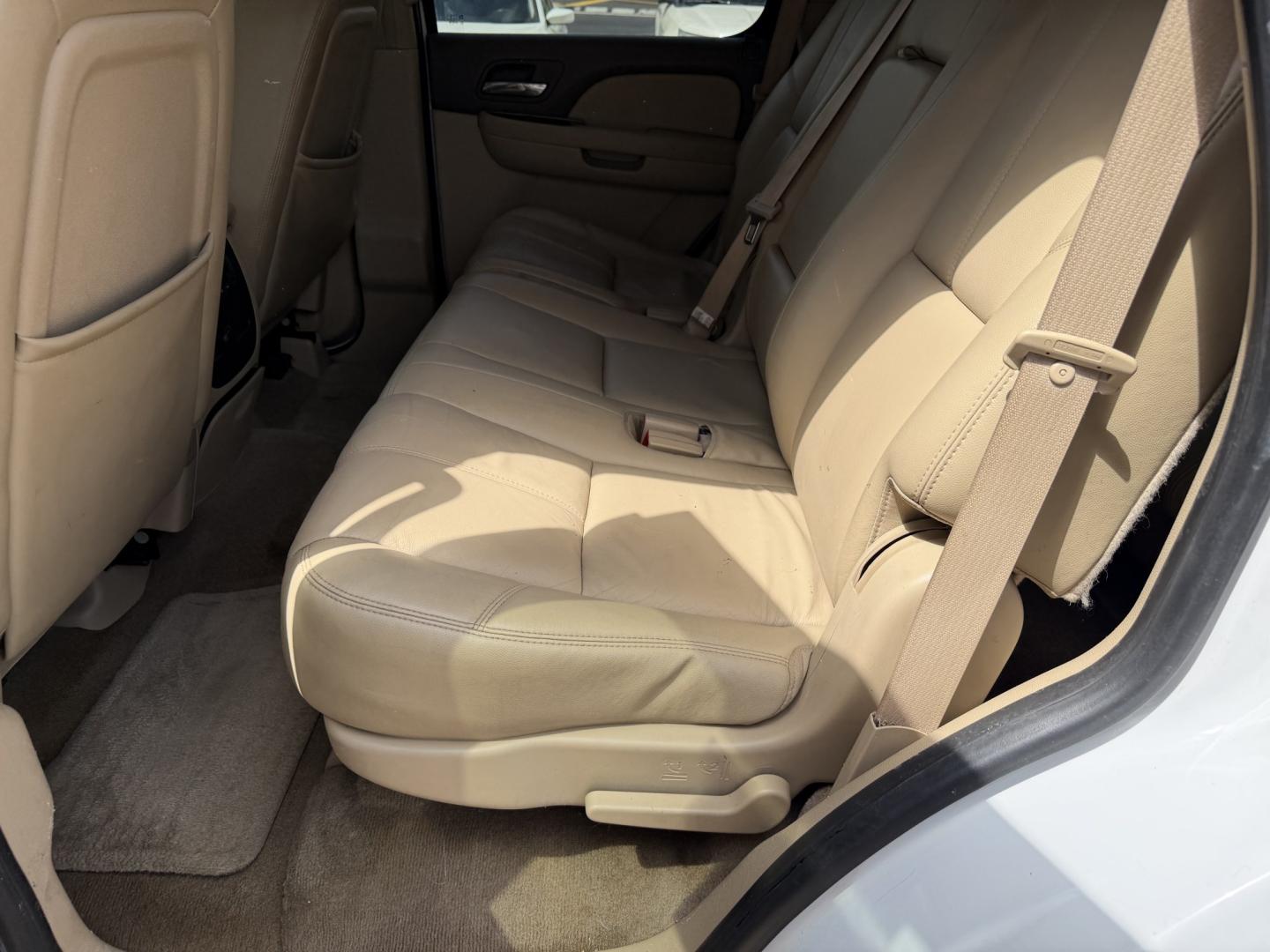 2011 WHITE GMC YUKON SLT1 (1GKS2CE03BR) , located at 922 W. Beacon St., Philadelphia, MS, 39350, (601) 650-3675, 32.770447, -89.127151 - Photo#13