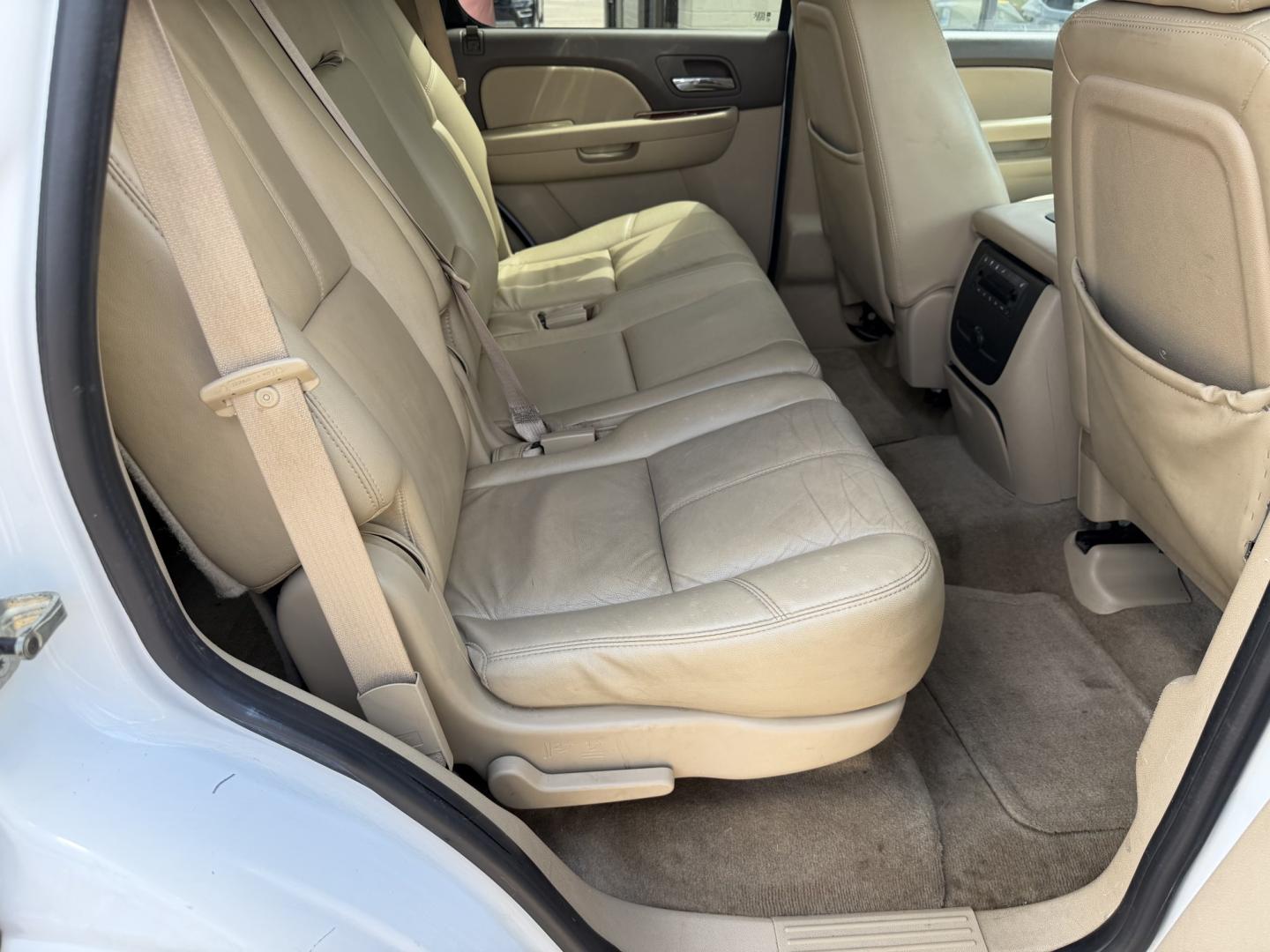 2011 WHITE GMC YUKON SLT1 (1GKS2CE03BR) , located at 922 W. Beacon St., Philadelphia, MS, 39350, (601) 650-3675, 32.770447, -89.127151 - Photo#14