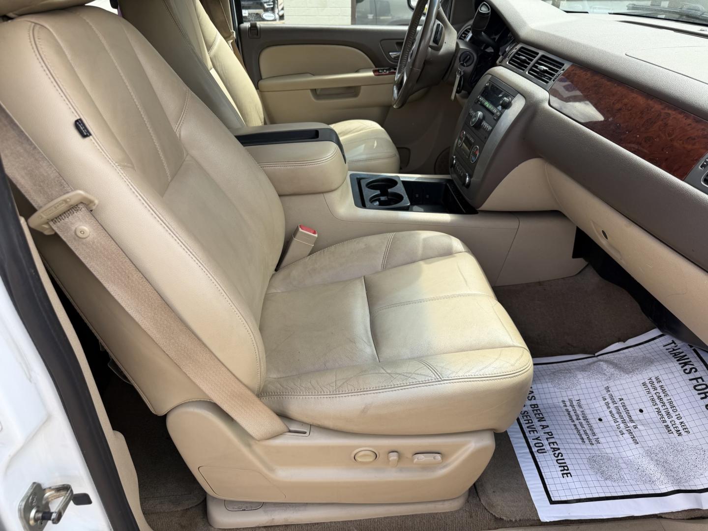 2011 WHITE GMC YUKON SLT1 (1GKS2CE03BR) , located at 922 W. Beacon St., Philadelphia, MS, 39350, (601) 650-3675, 32.770447, -89.127151 - Photo#10