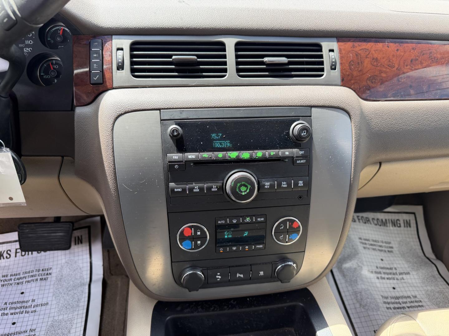 2011 WHITE GMC YUKON SLT1 (1GKS2CE03BR) , located at 922 W. Beacon St., Philadelphia, MS, 39350, (601) 650-3675, 32.770447, -89.127151 - Photo#17