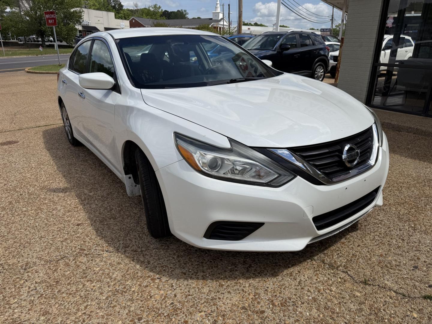 2017 WHITE NISSAN ALTIMA 2.5 S (1N4AL3AP9HN) , located at 922 W. Beacon St., Philadelphia, MS, 39350, (601) 650-3675, 32.770447, -89.127151 - Photo#0