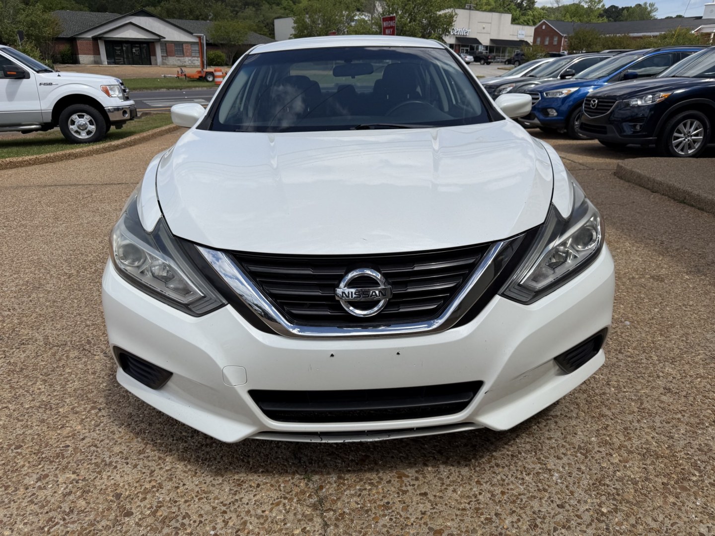 2017 WHITE NISSAN ALTIMA 2.5 S (1N4AL3AP9HN) , located at 922 W. Beacon St., Philadelphia, MS, 39350, (601) 650-3675, 32.770447, -89.127151 - Photo#1