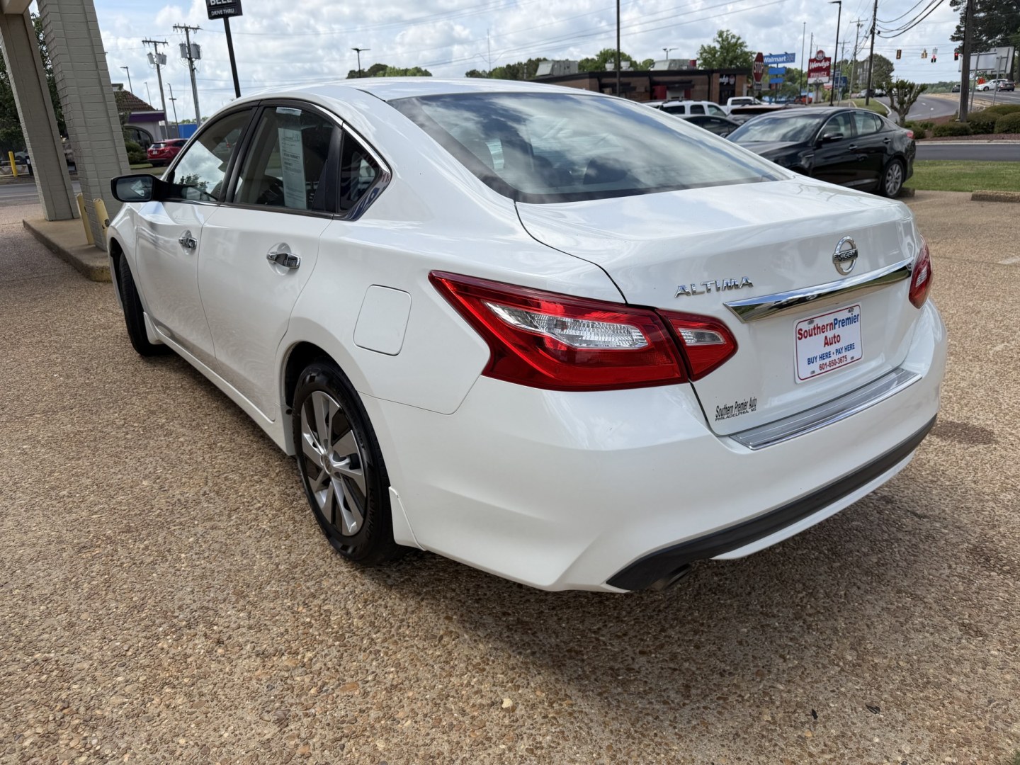 2017 WHITE NISSAN ALTIMA 2.5 S (1N4AL3AP9HN) , located at 922 W. Beacon St., Philadelphia, MS, 39350, (601) 650-3675, 32.770447, -89.127151 - Photo#3