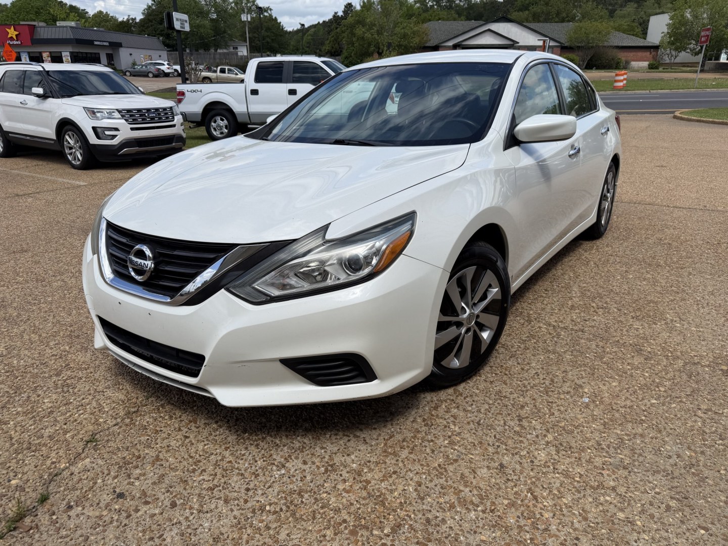 2017 WHITE NISSAN ALTIMA 2.5 S (1N4AL3AP9HN) , located at 922 W. Beacon St., Philadelphia, MS, 39350, (601) 650-3675, 32.770447, -89.127151 - Photo#2