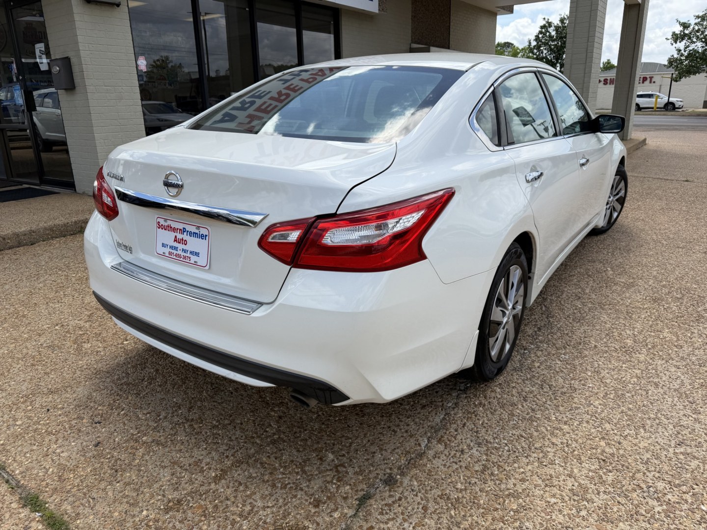 2017 WHITE NISSAN ALTIMA 2.5 S (1N4AL3AP9HN) , located at 922 W. Beacon St., Philadelphia, MS, 39350, (601) 650-3675, 32.770447, -89.127151 - Photo#5