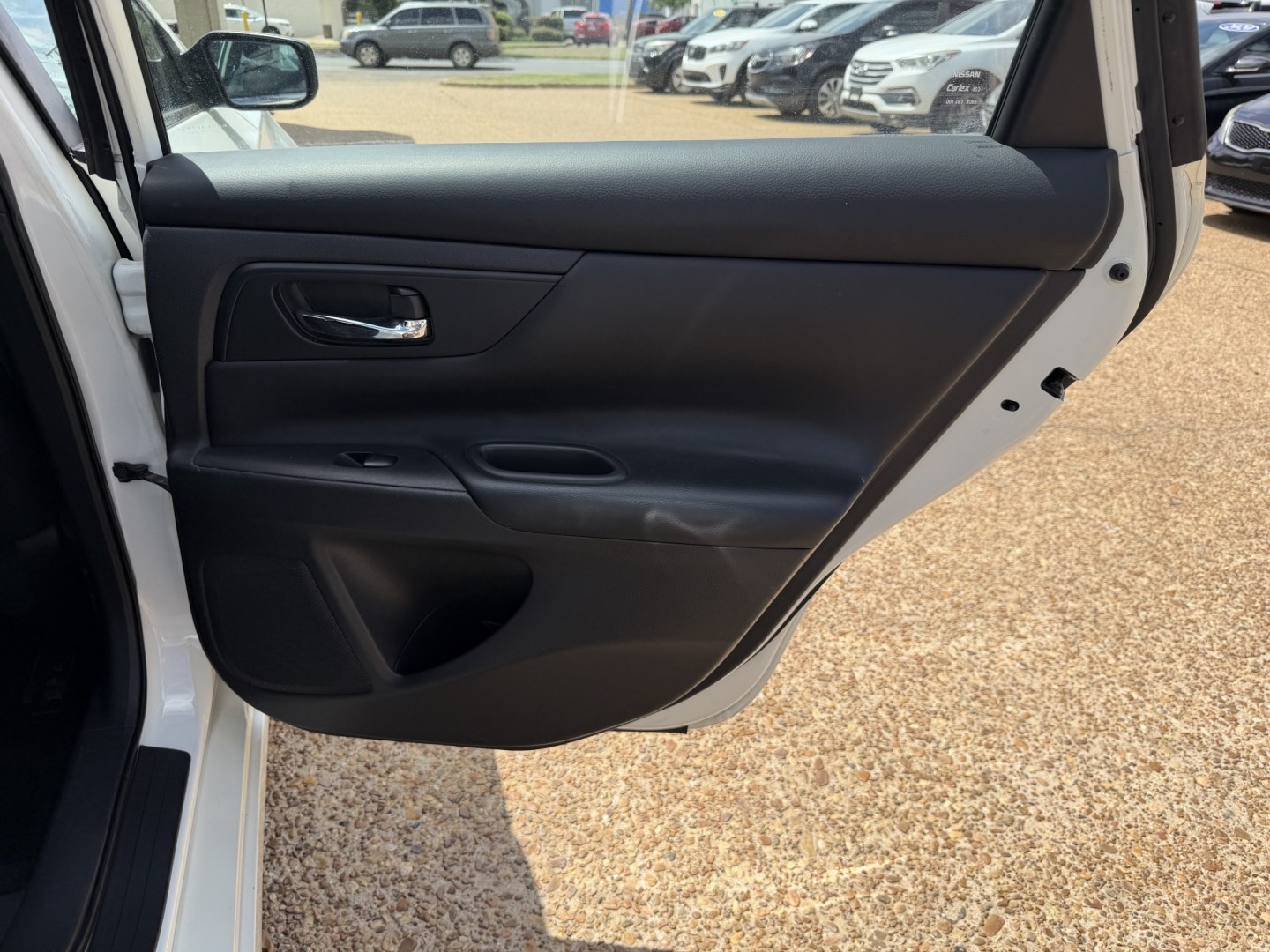 2017 WHITE NISSAN ALTIMA 2.5 S (1N4AL3AP9HN) , located at 922 W. Beacon St., Philadelphia, MS, 39350, (601) 650-3675, 32.770447, -89.127151 - Photo#15